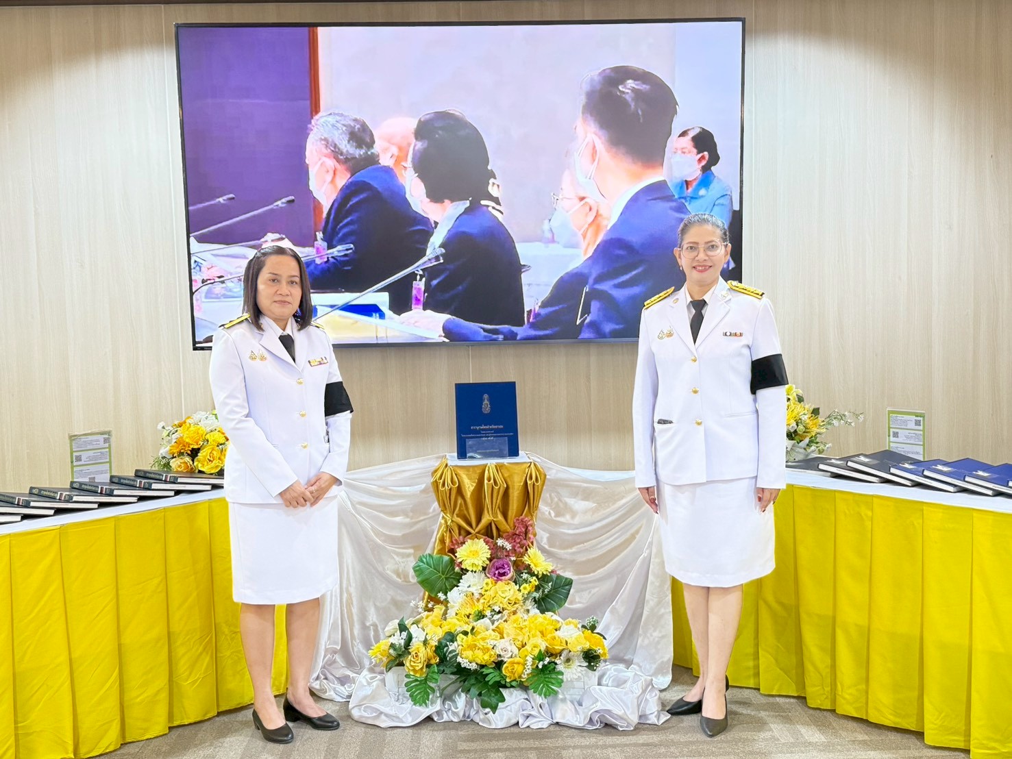 title - วันที่ 2 มีนาคม 2569 เวลา 10.00 น. นายวิทูล ประดิษฐบุญ ปฏิรูปที่ดินจังหวัดปราจีนบุรี มอบหมายให้ เจ้าหน้าที่ ส.ป.ก.ปราจีนบุรี เข้าร่วมพิธีมอบปฏิทินหลวง พุทธศักราช 2569 พระราชทานสำหรับความสุขปีใหม่ เบื้องหน้าพระบรมฉายาลักษณ์  และพิธีมอบหนังสือสารานุกรมไทยสำหรับเยาวชนฯ เล่ม 45 ฉบับพระราชทาน